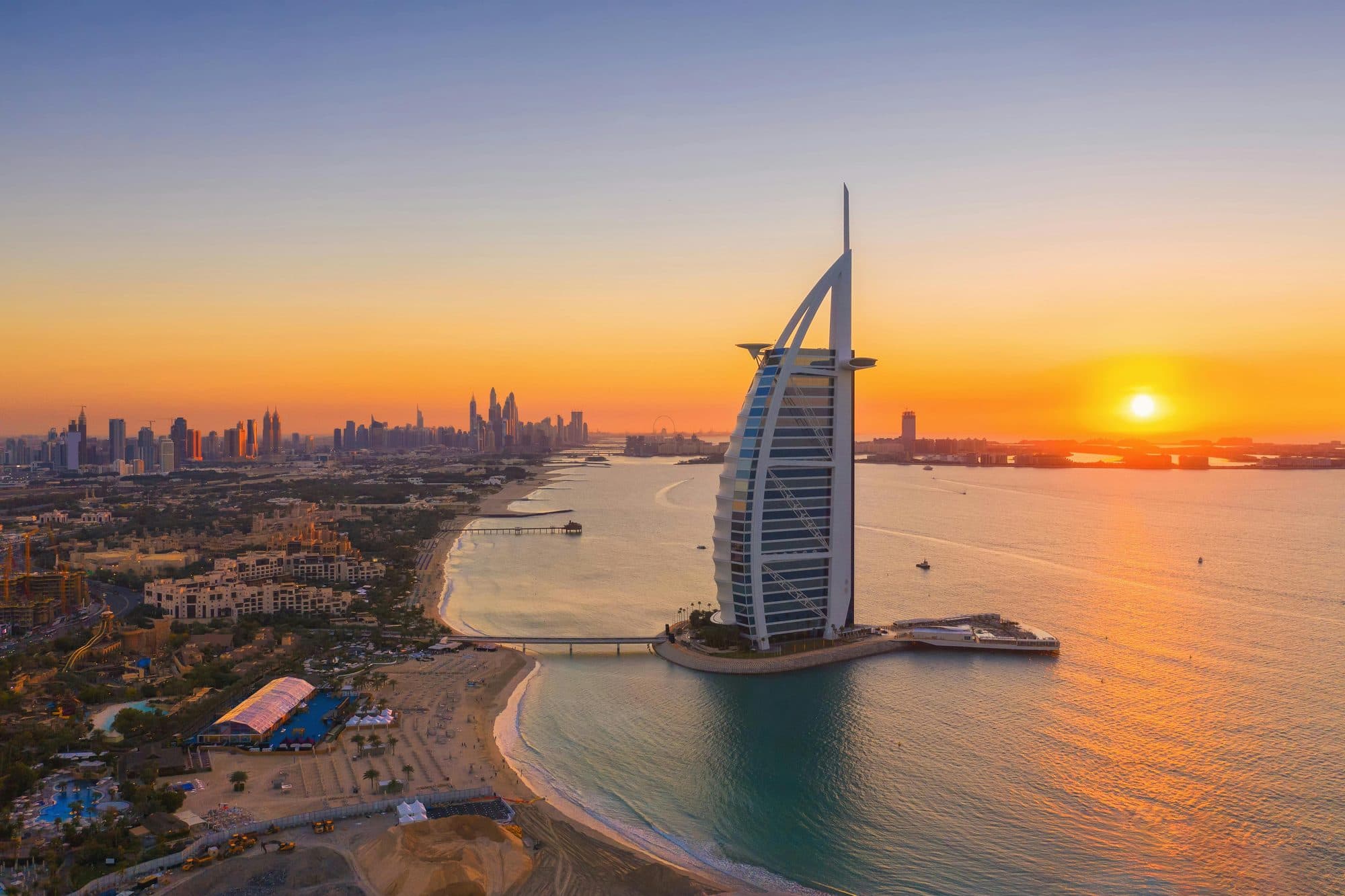 Burj Al Arab bei Sonnenuntergang